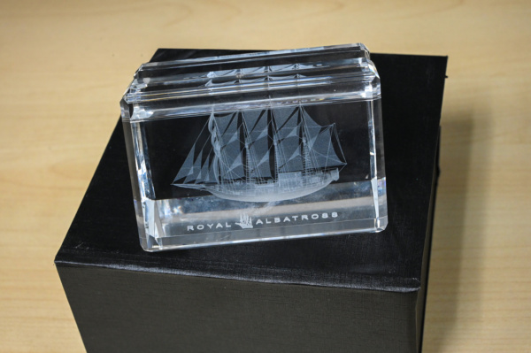 gift crystal with royal albatross design2