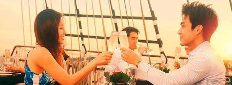 romantic couple having champagne royal albatross