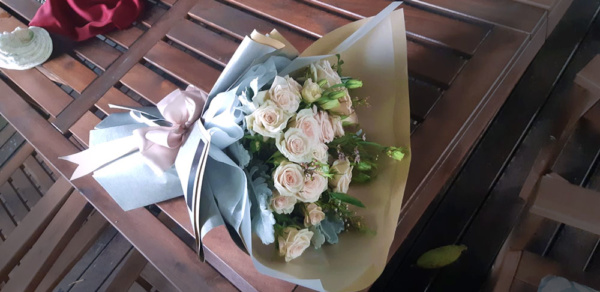 Spray Roses Royal Albatross