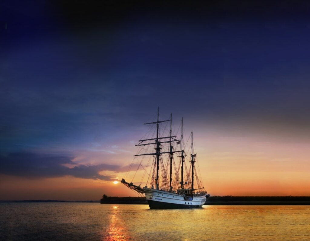 Top Corporate Dinner Venues in Singapore: Why the Royal Albatross Stands Out - Evening Sailing