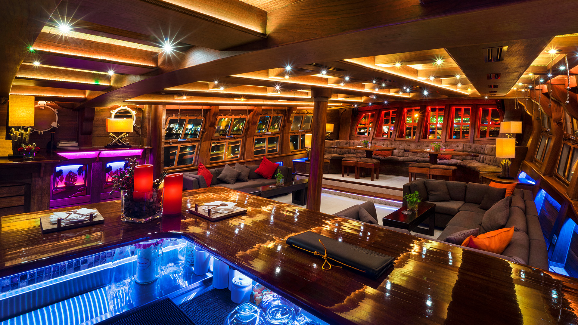 5 Reasons Why a Dinner Cruise is the Ultimate Celebration Venue_3